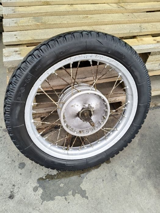 2 całe koła MZ, piasty, okładziny