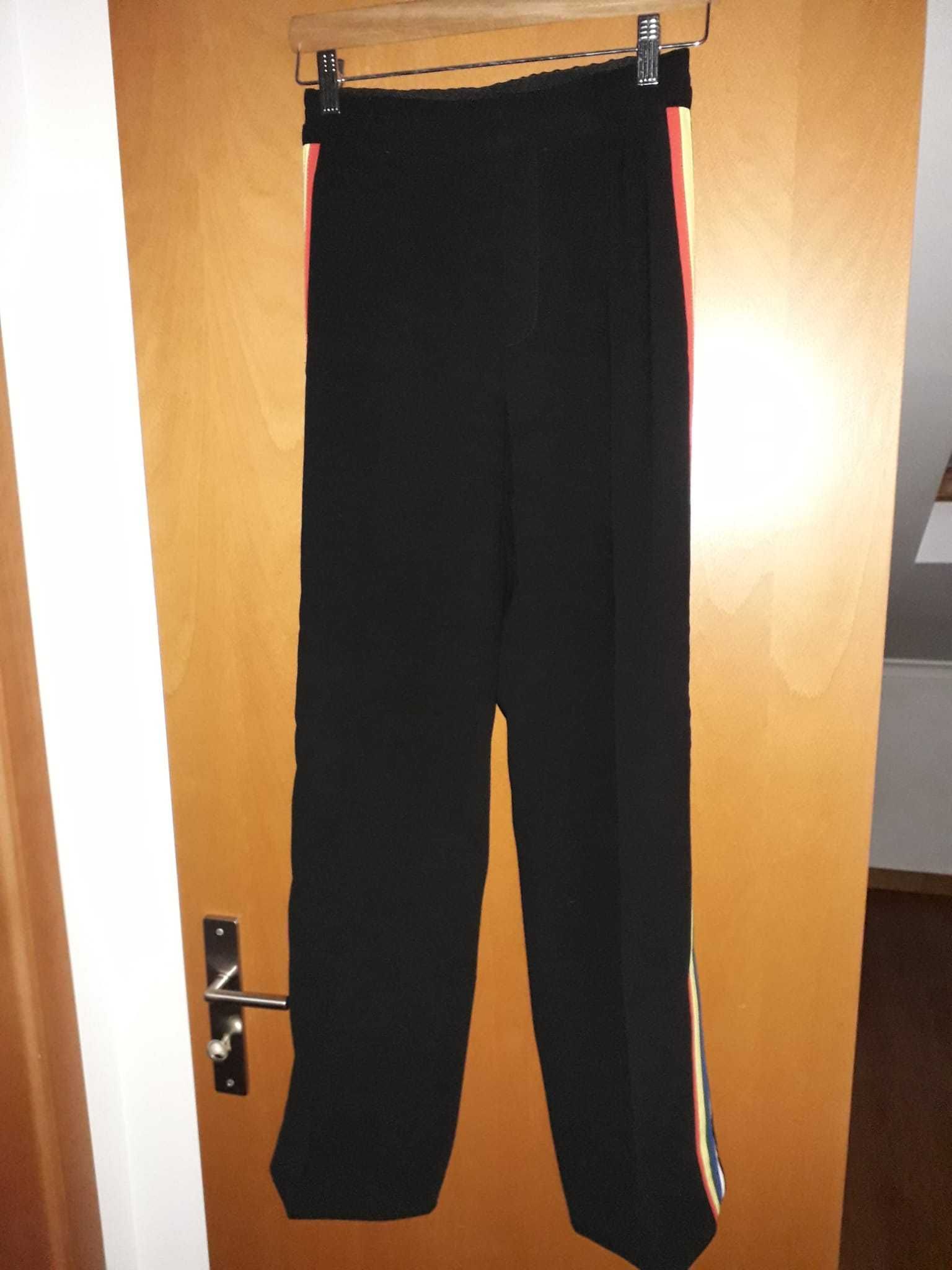Calças pretas com riscas coloridas - Zara