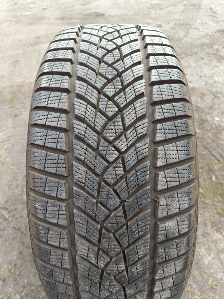 Opona zimowa Goodyear Ultra grip Performance 225/50/R17 98H 2022 rok