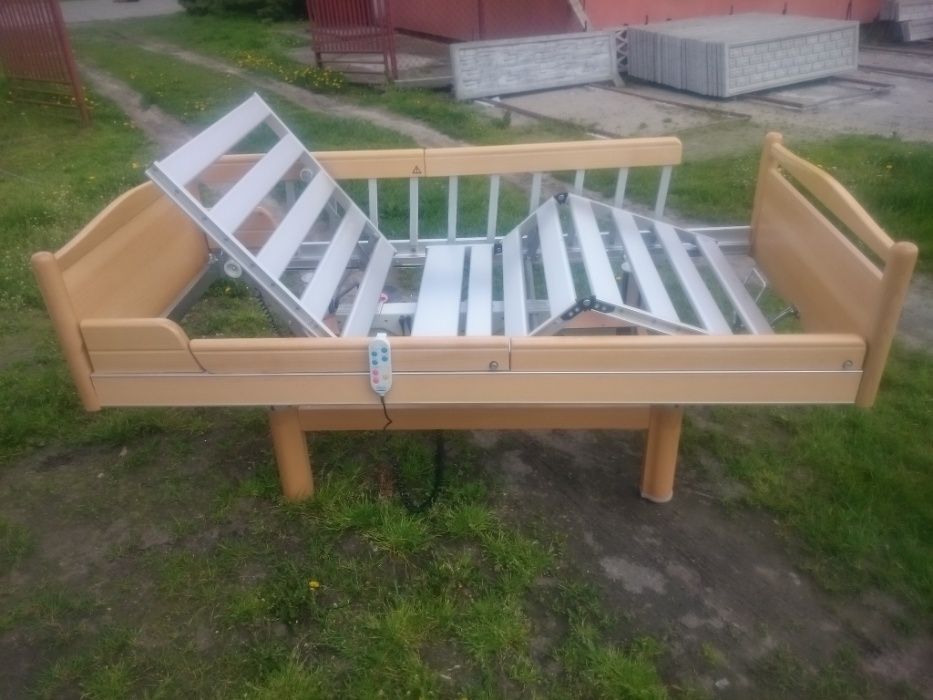 drewniano-aluminiowe łóżko rehabilitacyjne z nowym materacem