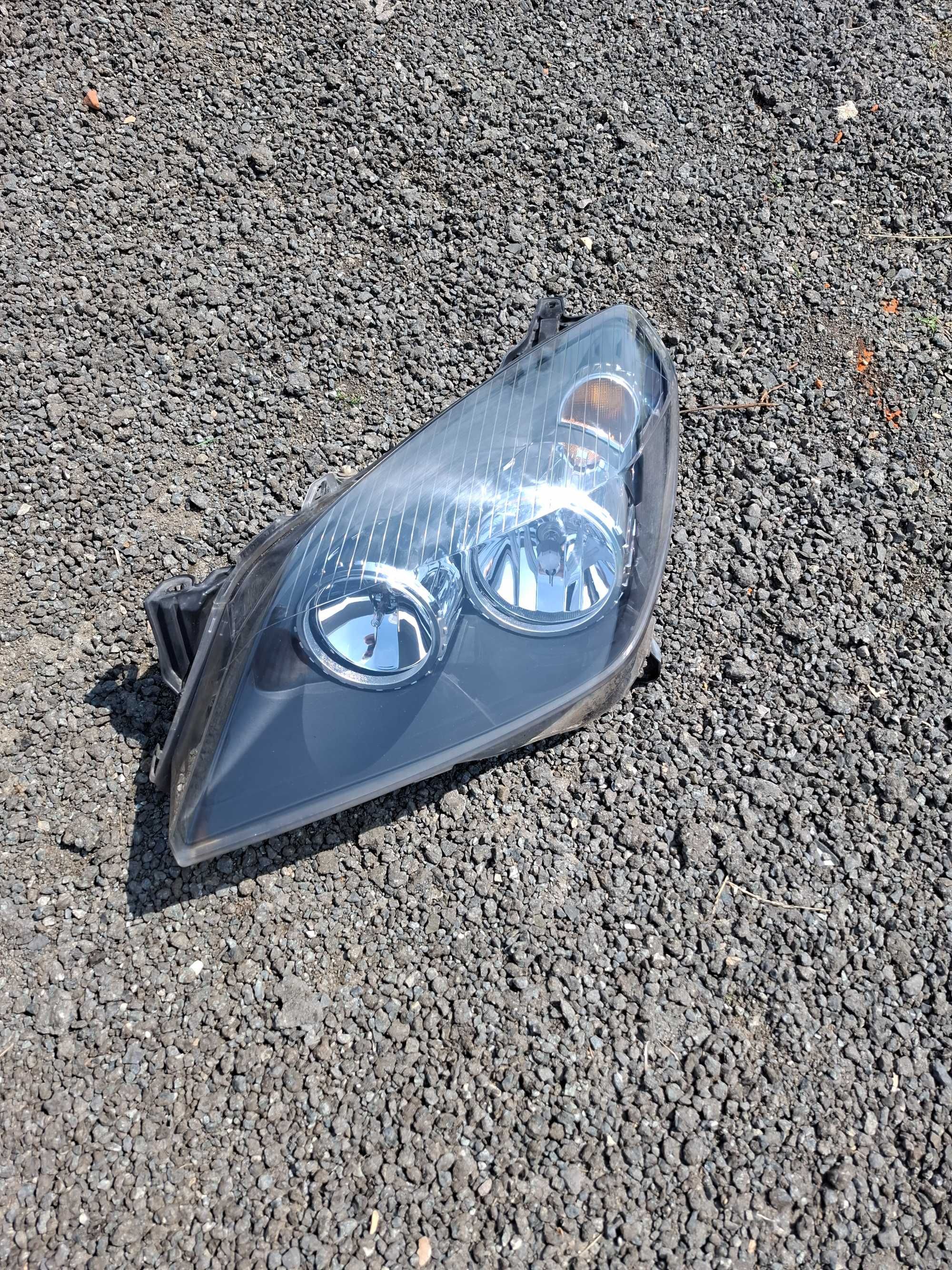 Reflektor lewy przód Opel Astra H