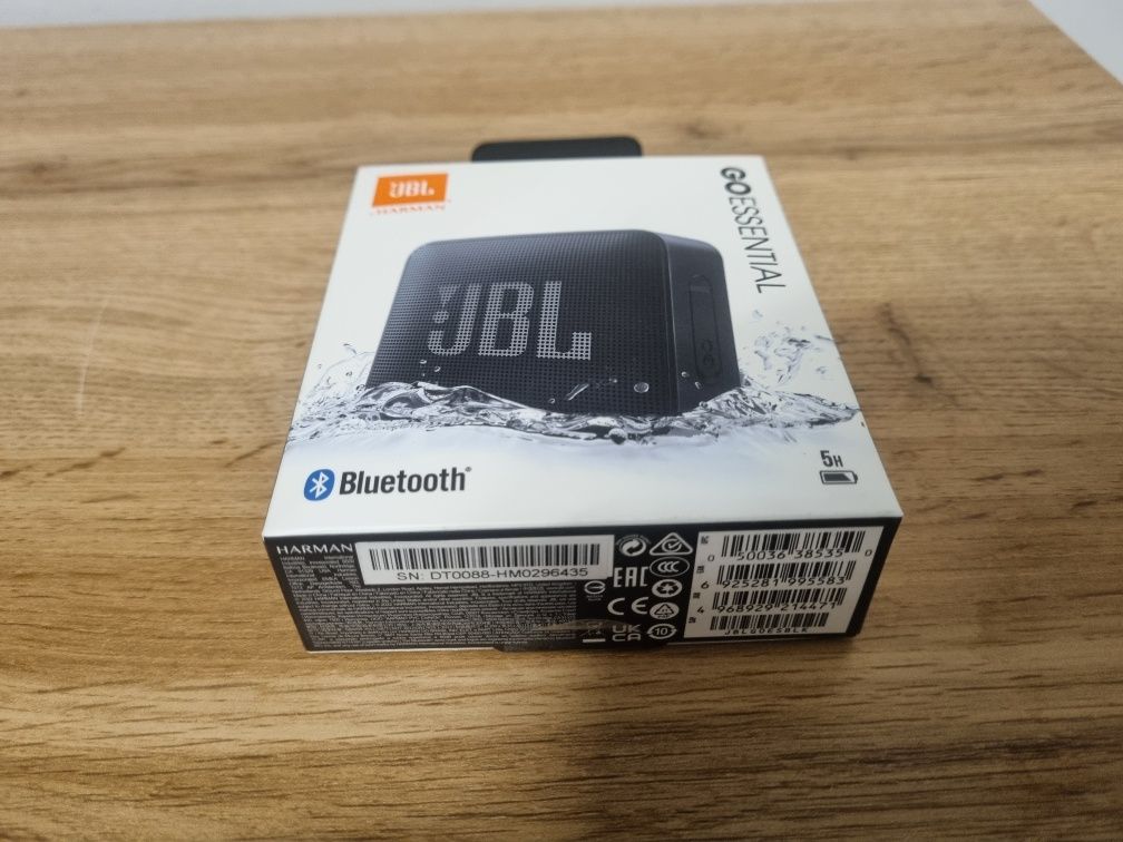 & Nowy Głośnik Bezprzewodowy & JBL GO ESSENTIAL & Czarny &
