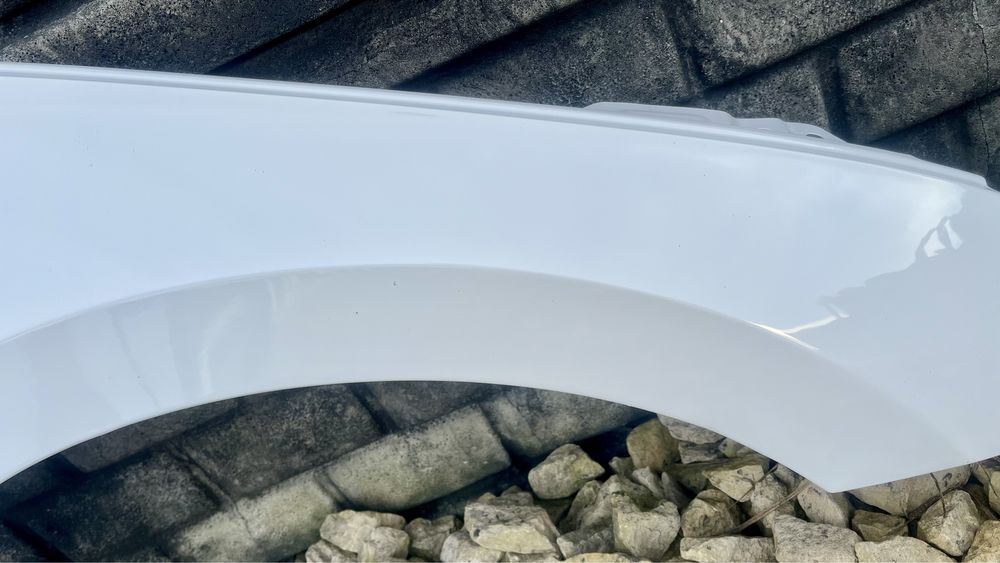 Blotnik przedni prawy LF9E bialy Skoda Octavia 4 IV 5E3 19- oryginal