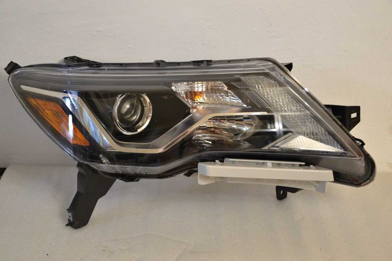 Правая и левая фара Nissan Pathfinder галоген led 2016-2020