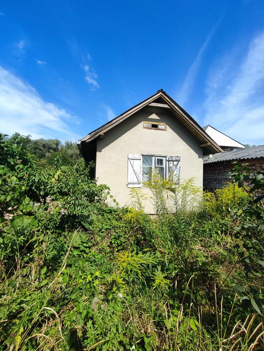 Продаж ділянка та дачний будинок вул.Набережна