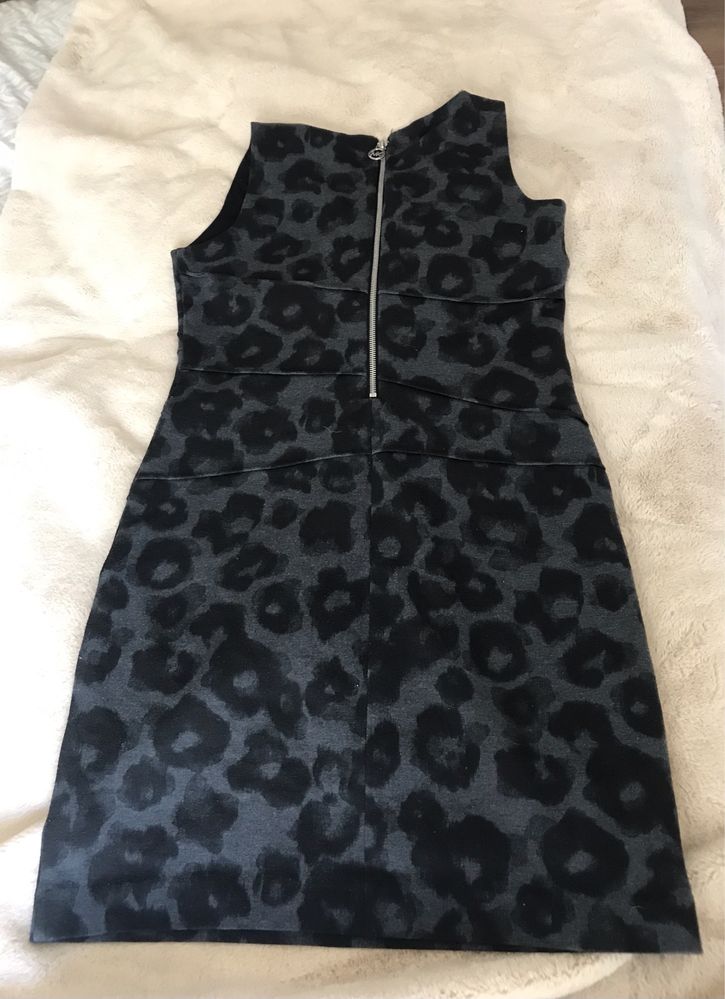 Vestido Michael Kors -tamanho M- padrão animal cinza e preto