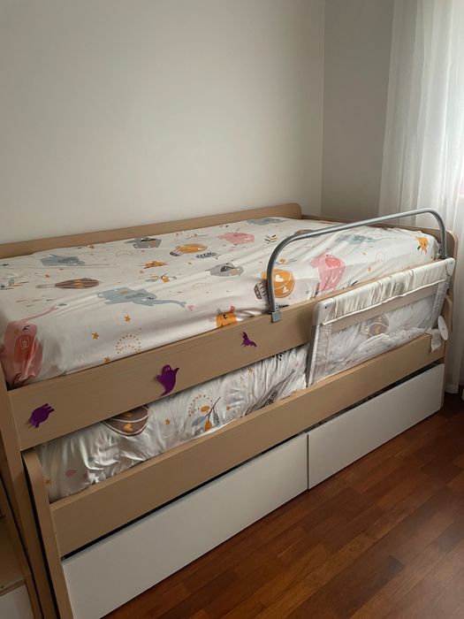 Vendo 2 camas e 2 gavetas