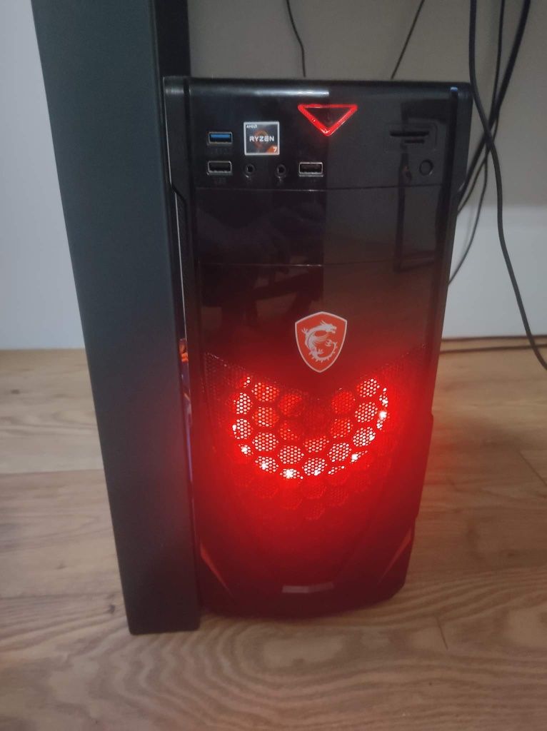 Komputer gamingowy r7 2700x 32gb ram gtx1080 win10