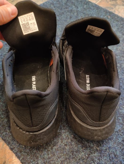 Buty sportowe męskie Adidas pureboost 22 czarne HQ1455.  41 1/3