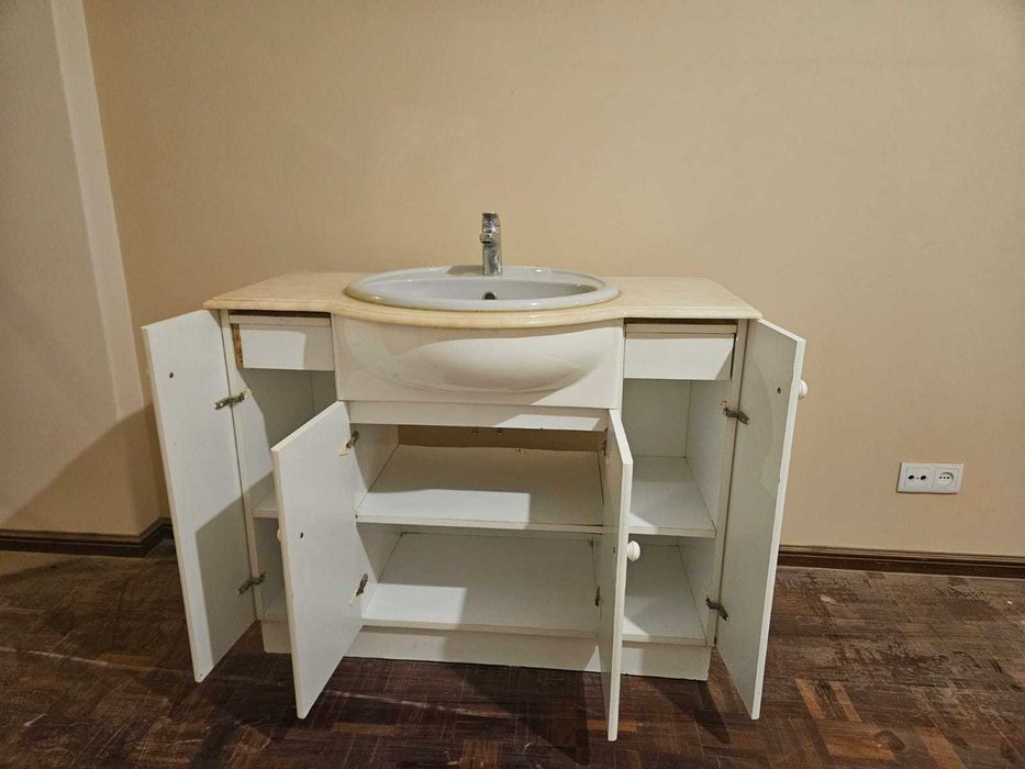 Móvel WC com lavatório e com tampo em pedra