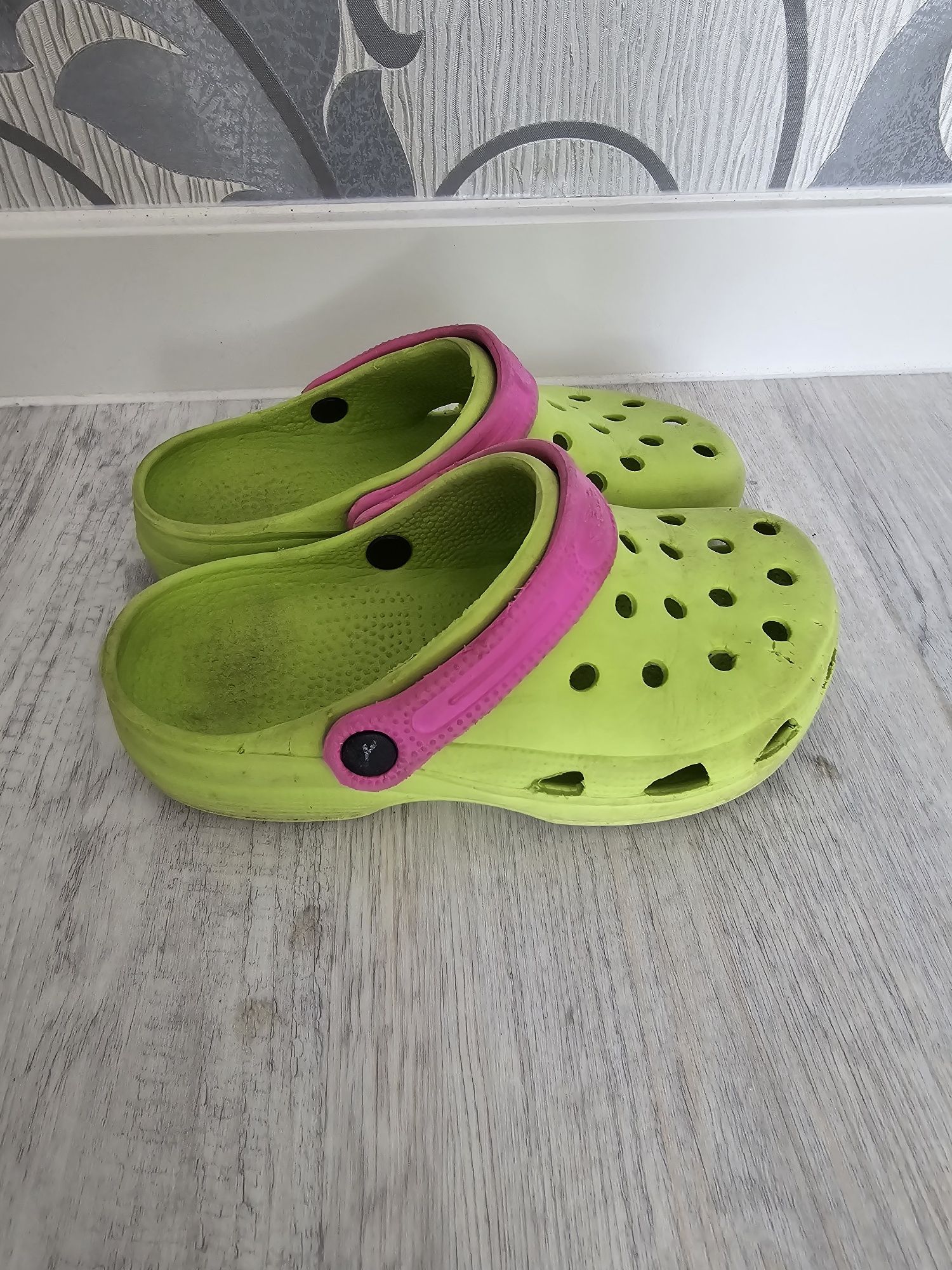 Buty klapki wsuwane piankowe dziewczęce rozmiar 33