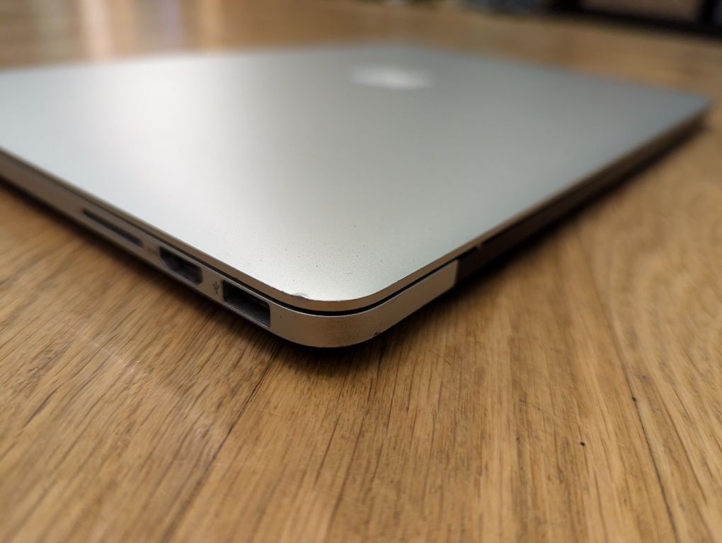 MacBook Pro 2015, 15", i7, 16/256, RADEON R9 m370x.
