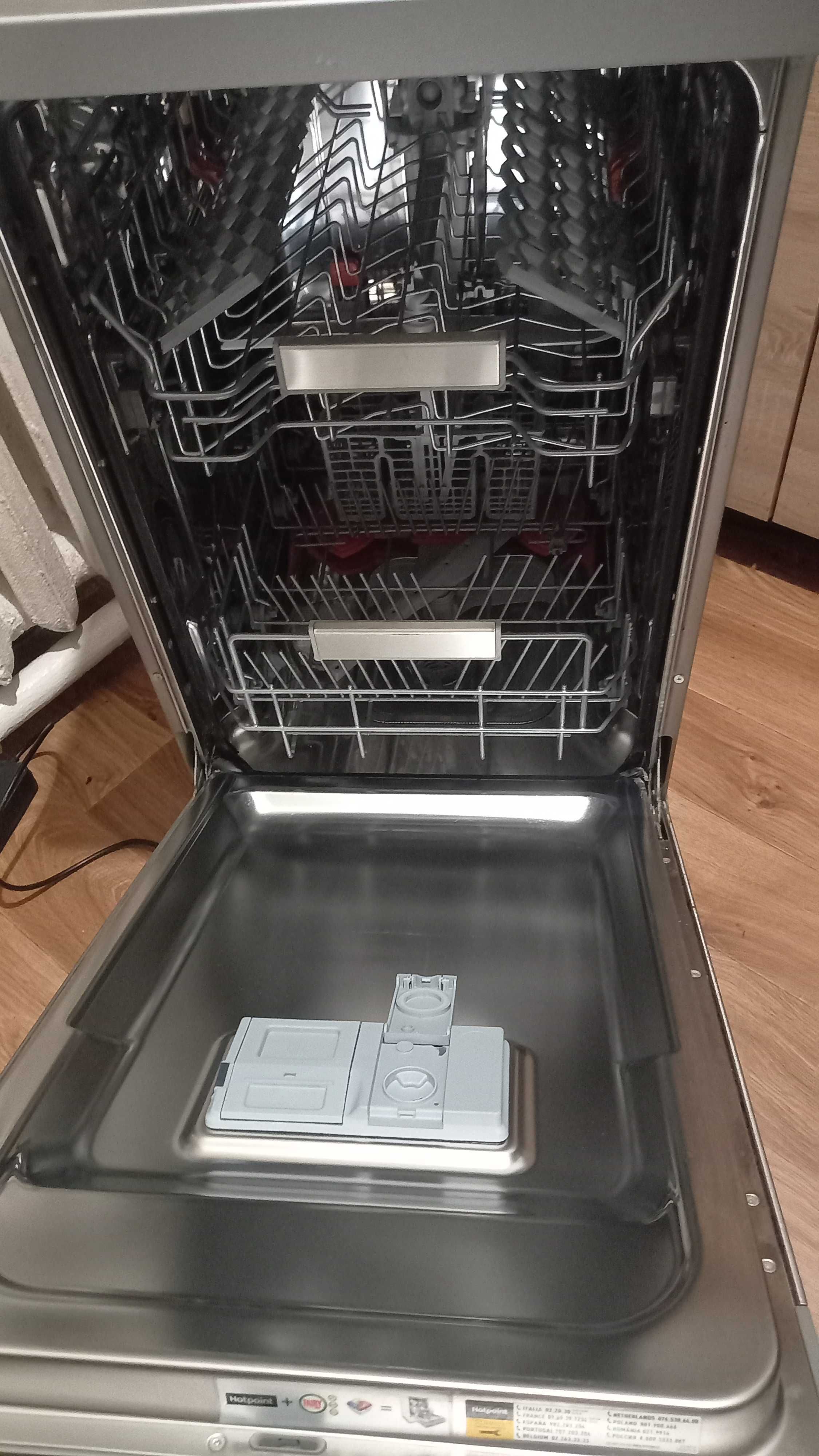 Посудомийна машина HOTPOINT ARISTON HSFO 3T235 WC X