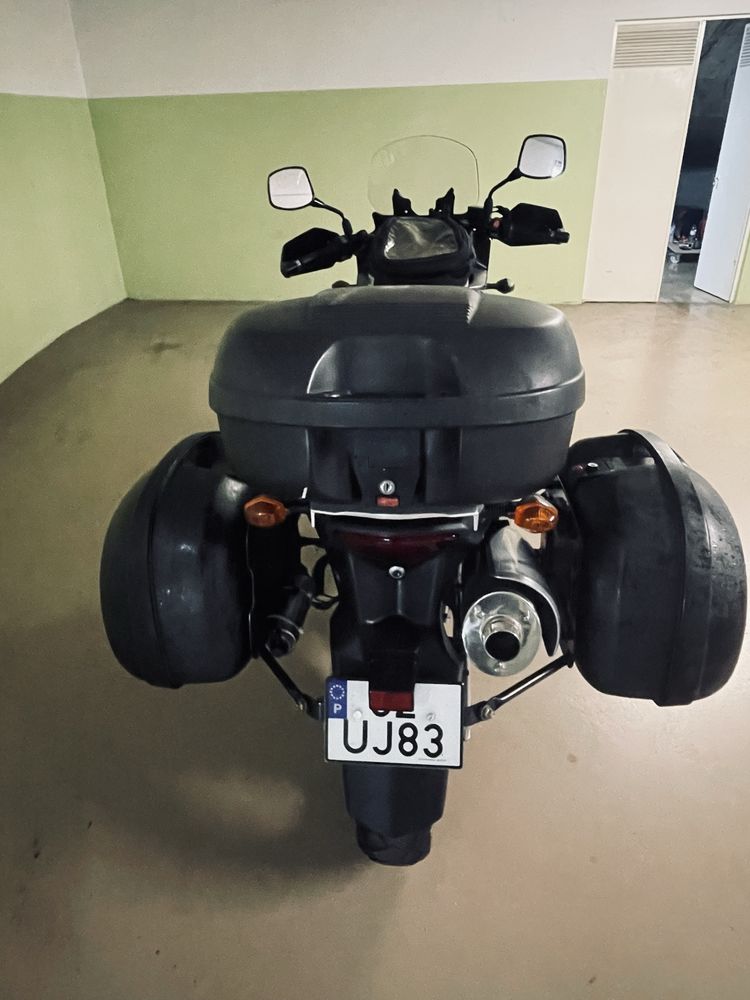 Susuki V Strom 650 ano 2004