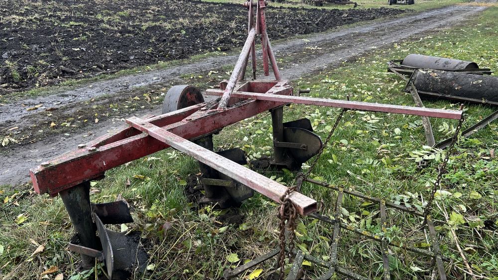 Плуг трьохкорпусний