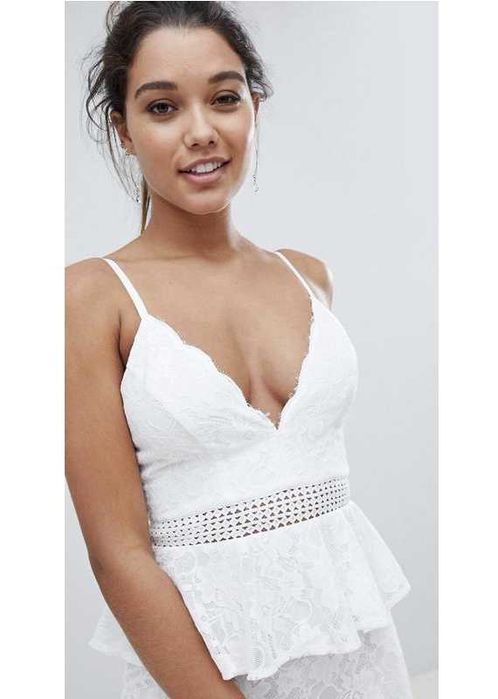 Очаровательное белое гипюровое ярусное длинное платье Love Ttriangle