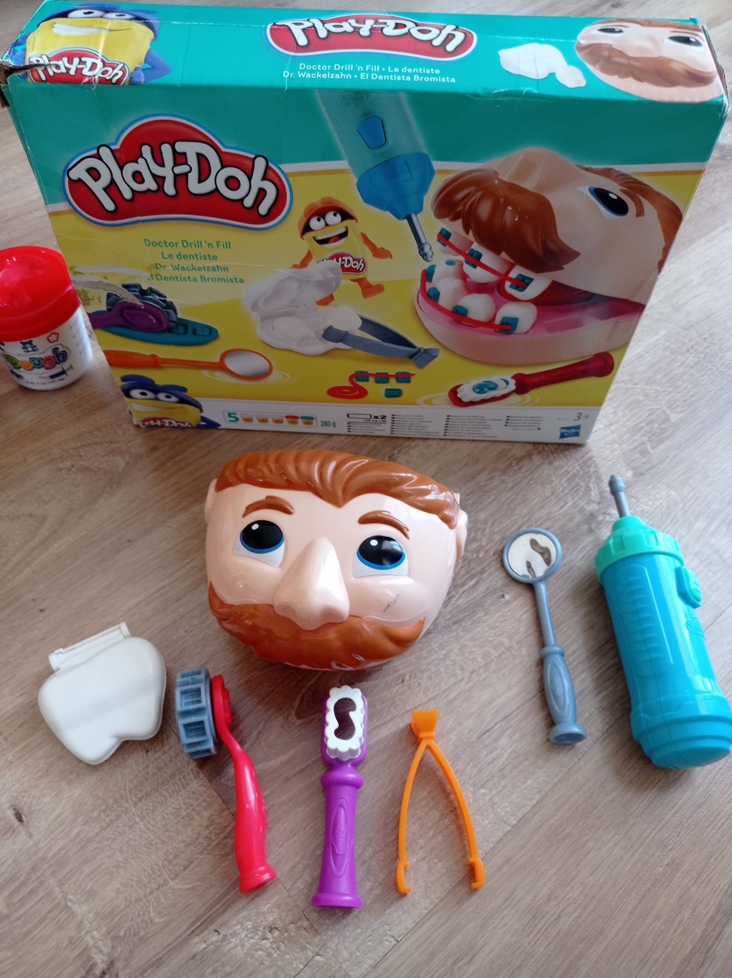 Zestaw Play doh dentysta+część innych zestawów