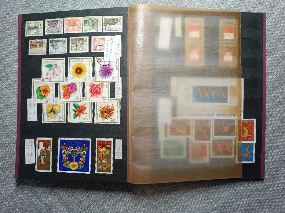 Znaczki pocztowe polskie z lat 1964 do 1988 wraz z klaserami