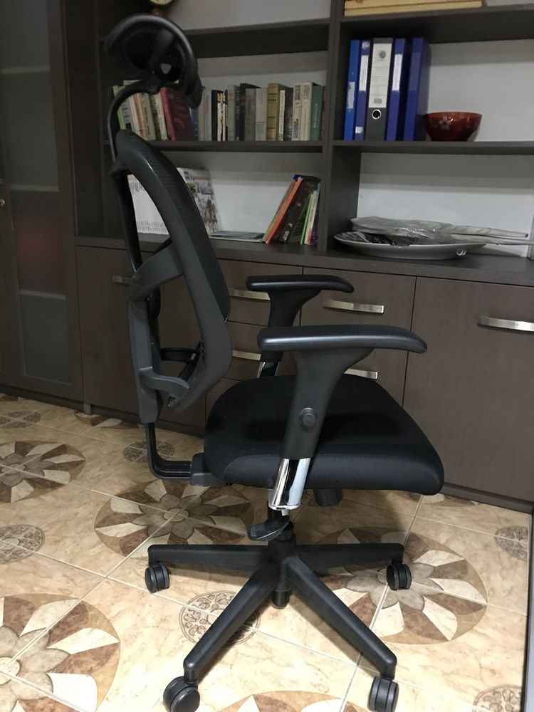 Продам офісне крісло кресло