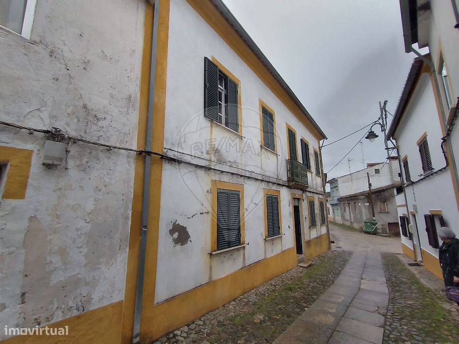 Moradia T14 para venda