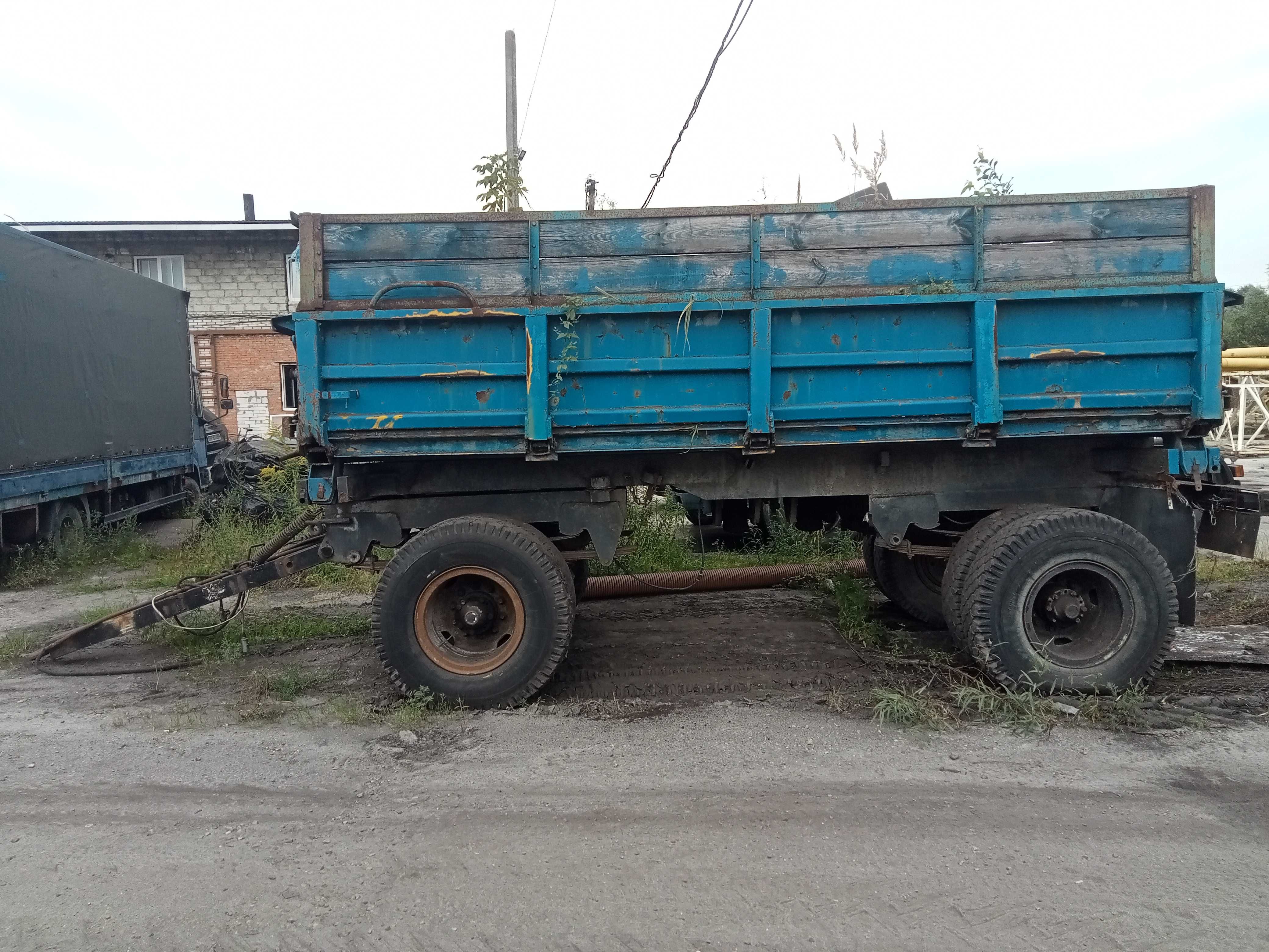 Причіп самоскид в нормальному стані