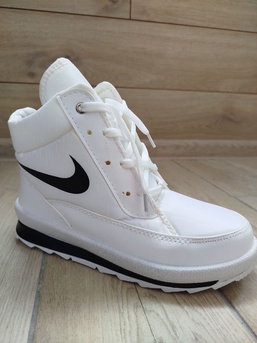 Продам зимні кросівки