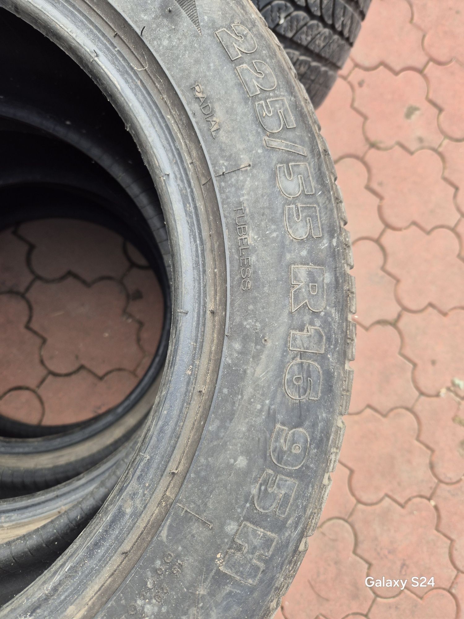 Зимова резина  225.55r16