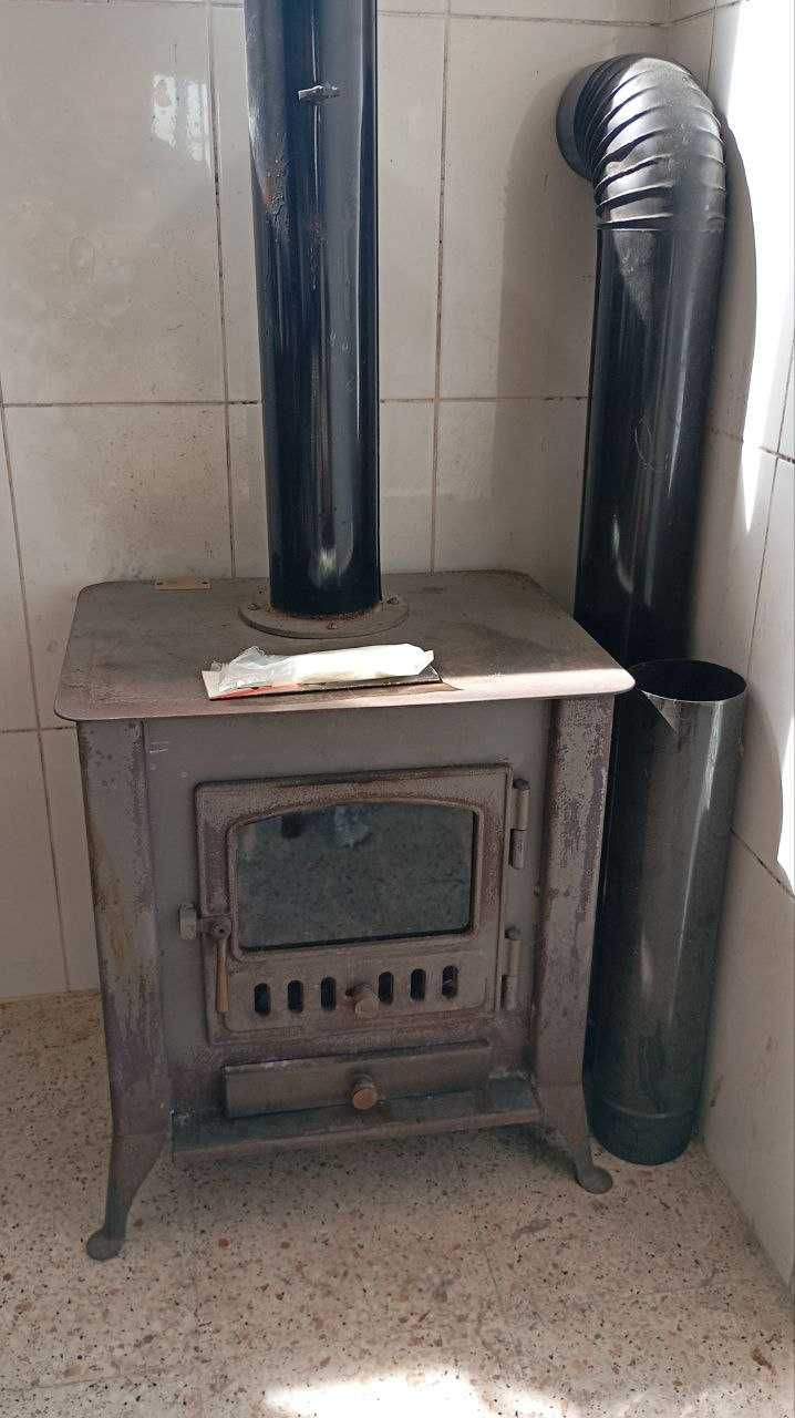 Salamandra /Aquecedor a lenha em ferro pesado.