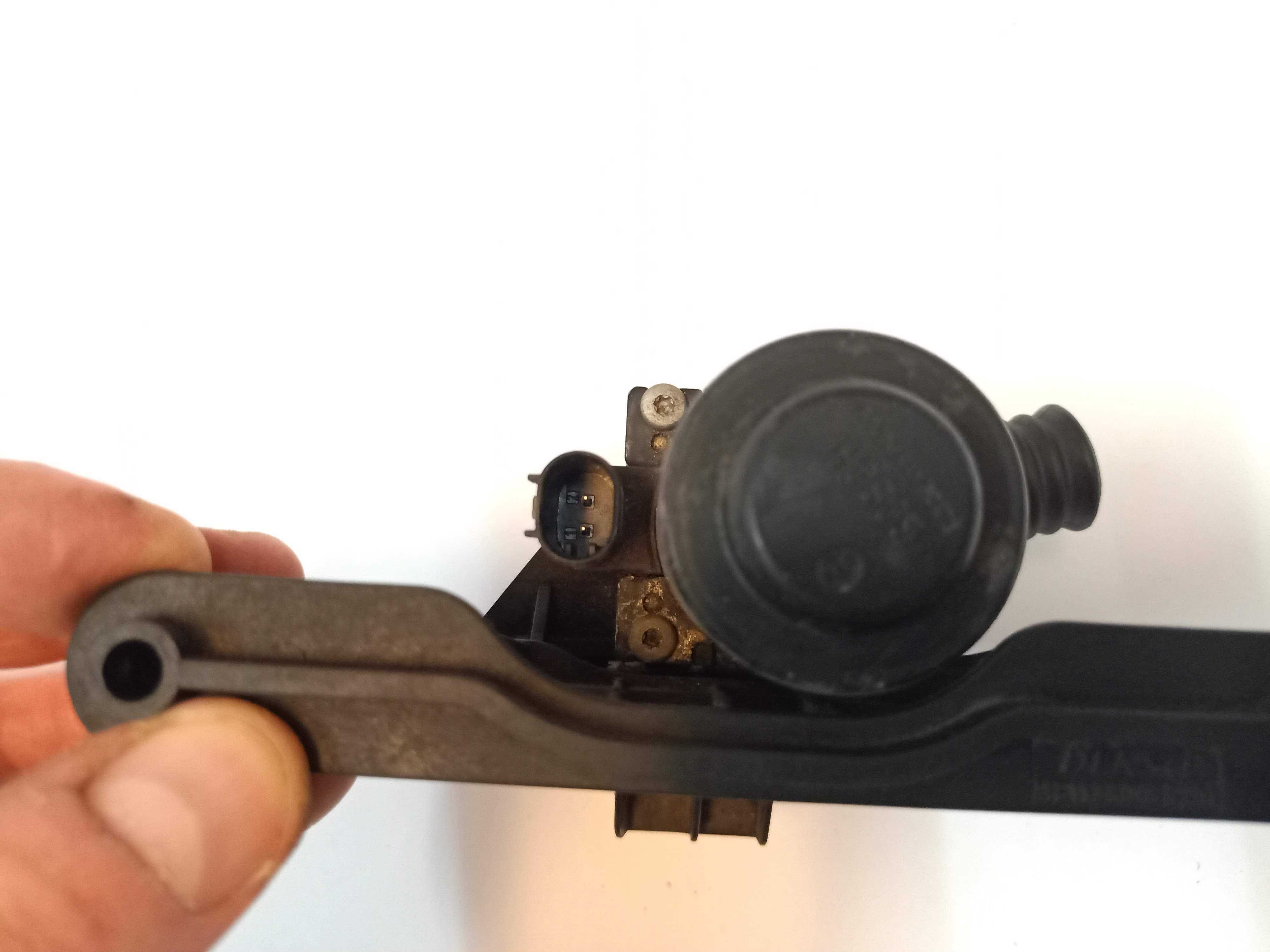 BMW E39 E46 E60 E61 Elektrozawór wody ciepłej Pompa nagrzewnicy