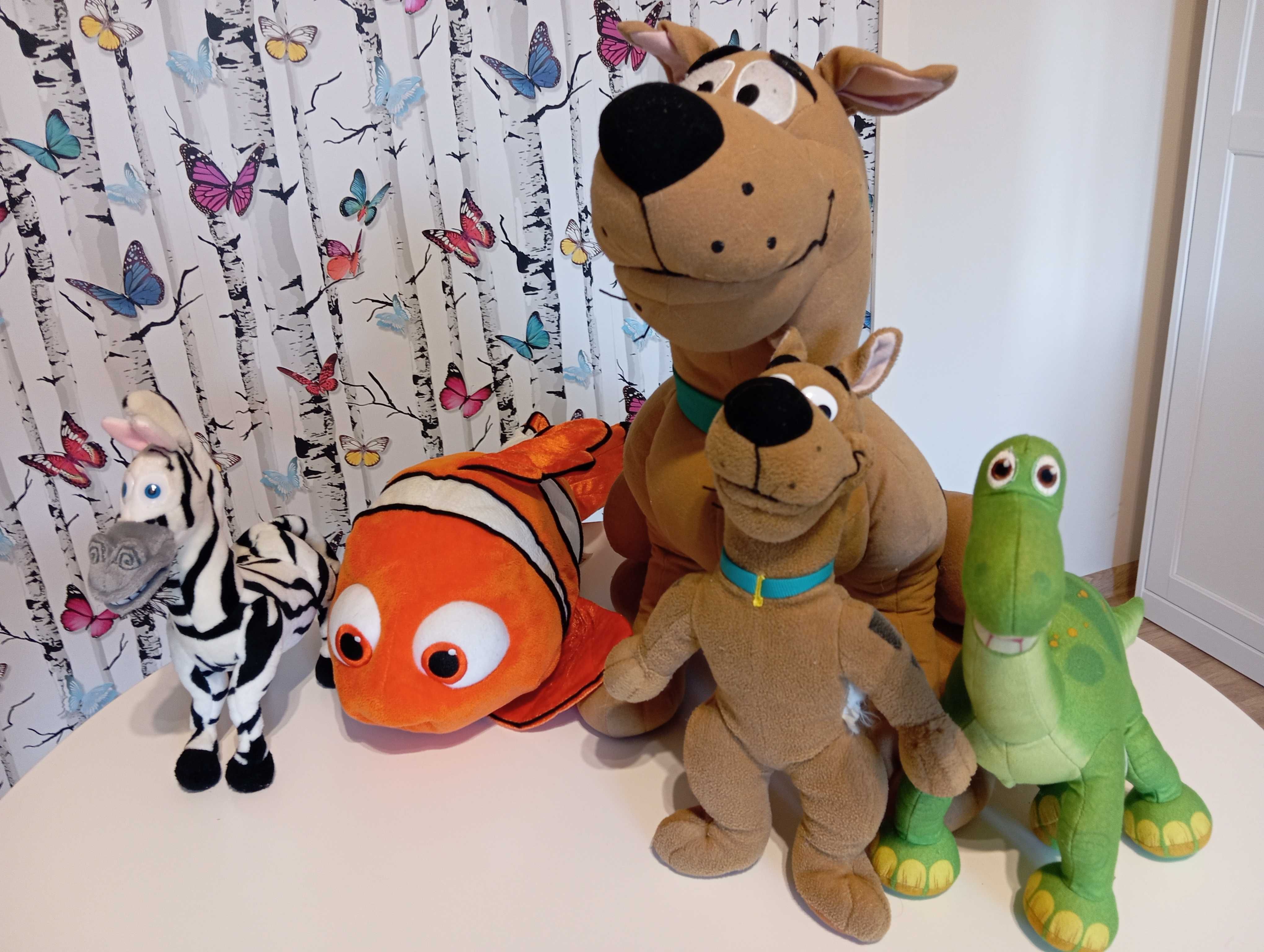 Duży piesek Scoobydoo ,  nemo, dobry dinozaur, madagaskar