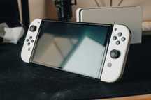 Nintendo Switch OLED na garantia, com acessórios