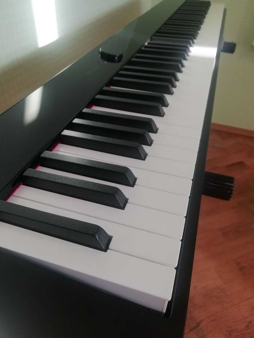 Нове цифрове піаніно Casio PX-S1100