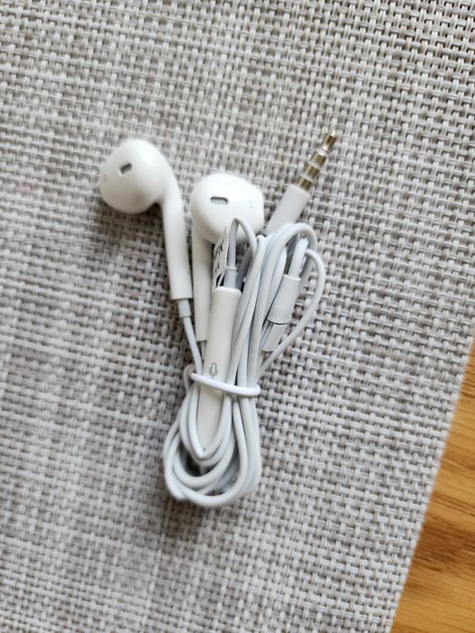 Навушники Apple iPhone EarPods with Mic 3.5 мм  одним лотом 50шт