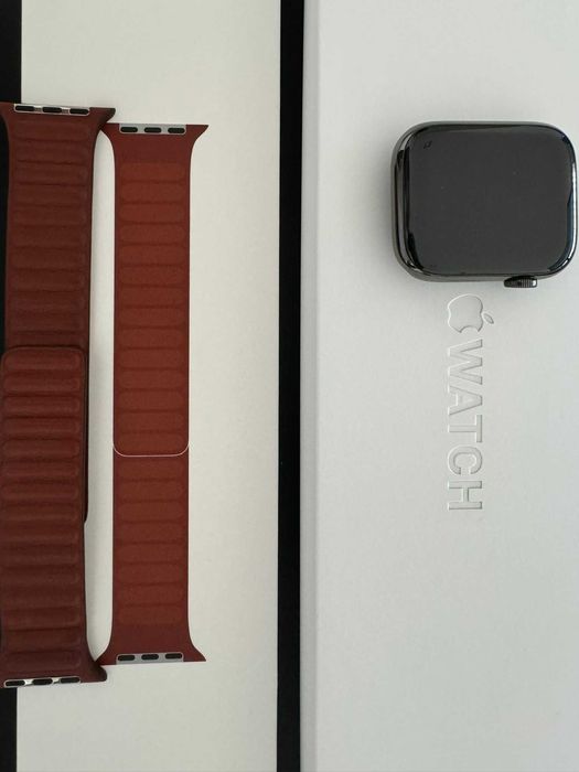 Apple Watch Series 8 GPS + Cellular, Caixa aço inoxidável grafite 45mm