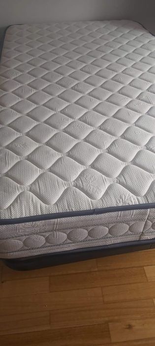 2 colchões e 2 estrados