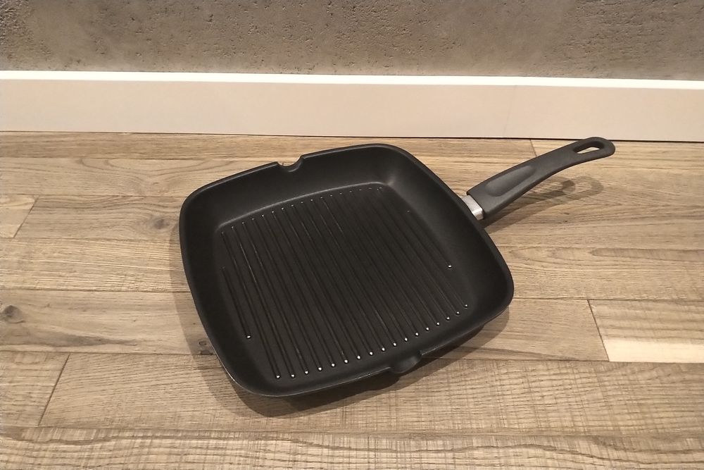 Patelnia grillowa Ikea kwadratowa do stekow