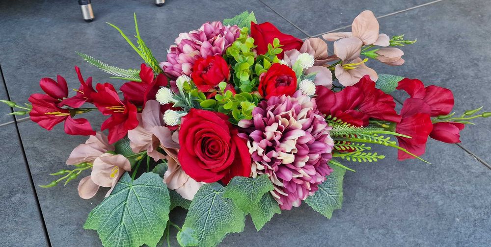 Kompozycja kwiatowa na grób cmentarz stroik ikebana Z159