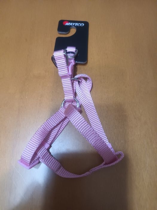 Peitoral para cachorra cor de rosa