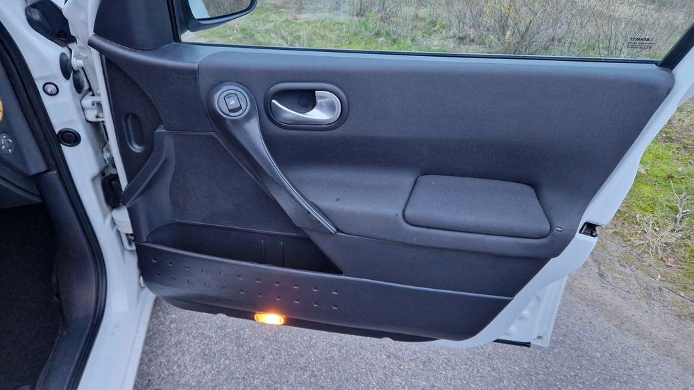 Автомобиль Renault Megan 1,6