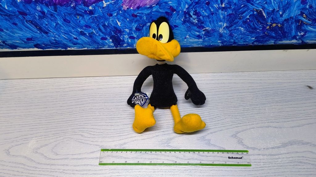 Oryginalna maskotka kaczor daffy w produkcji Warner Bros