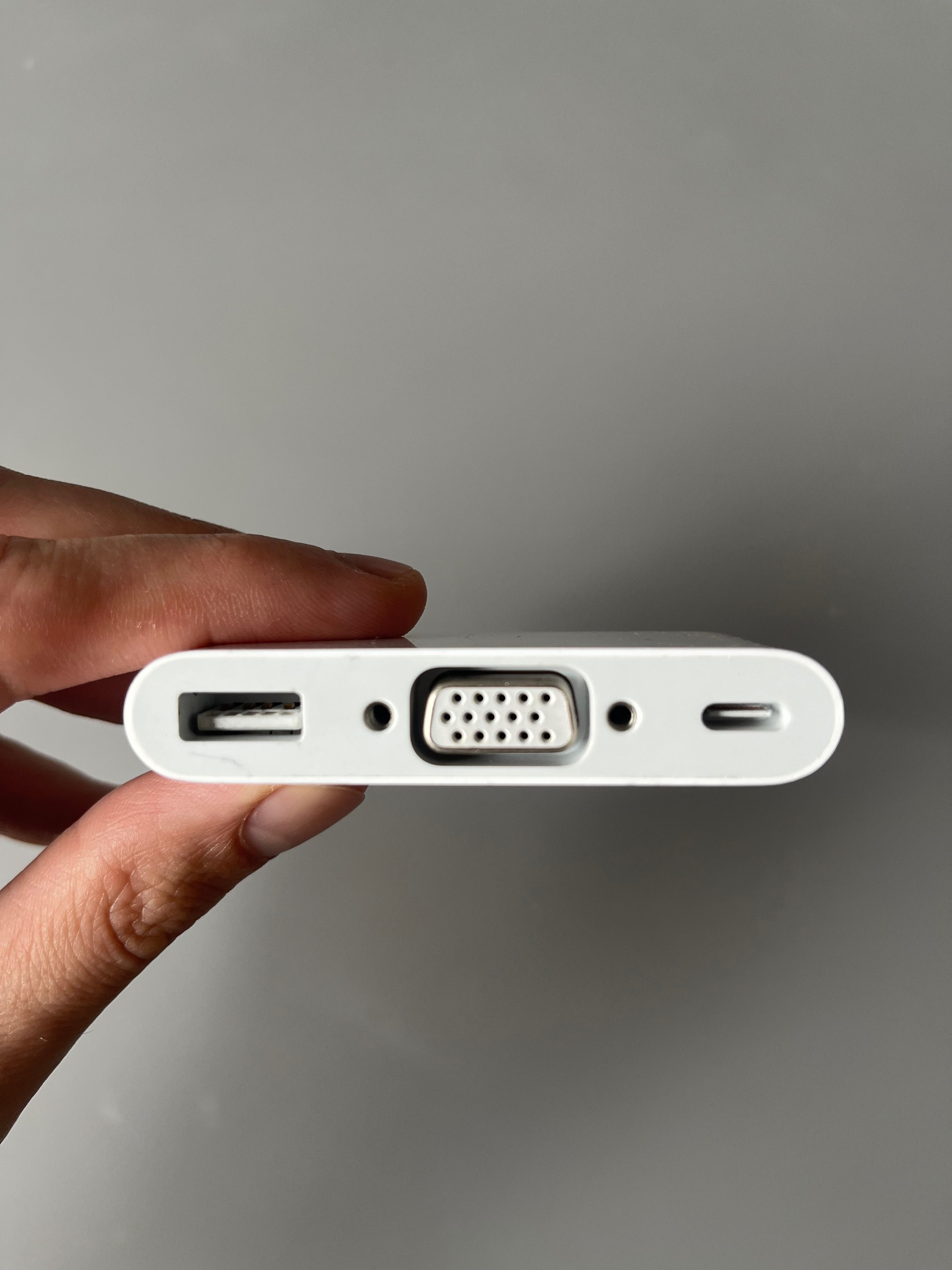 Apple USB-C VGA multiport - usb A, usb C, VGA