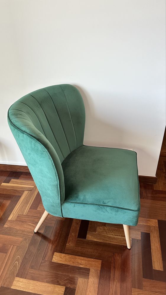 Cadeirão verde em veludo
