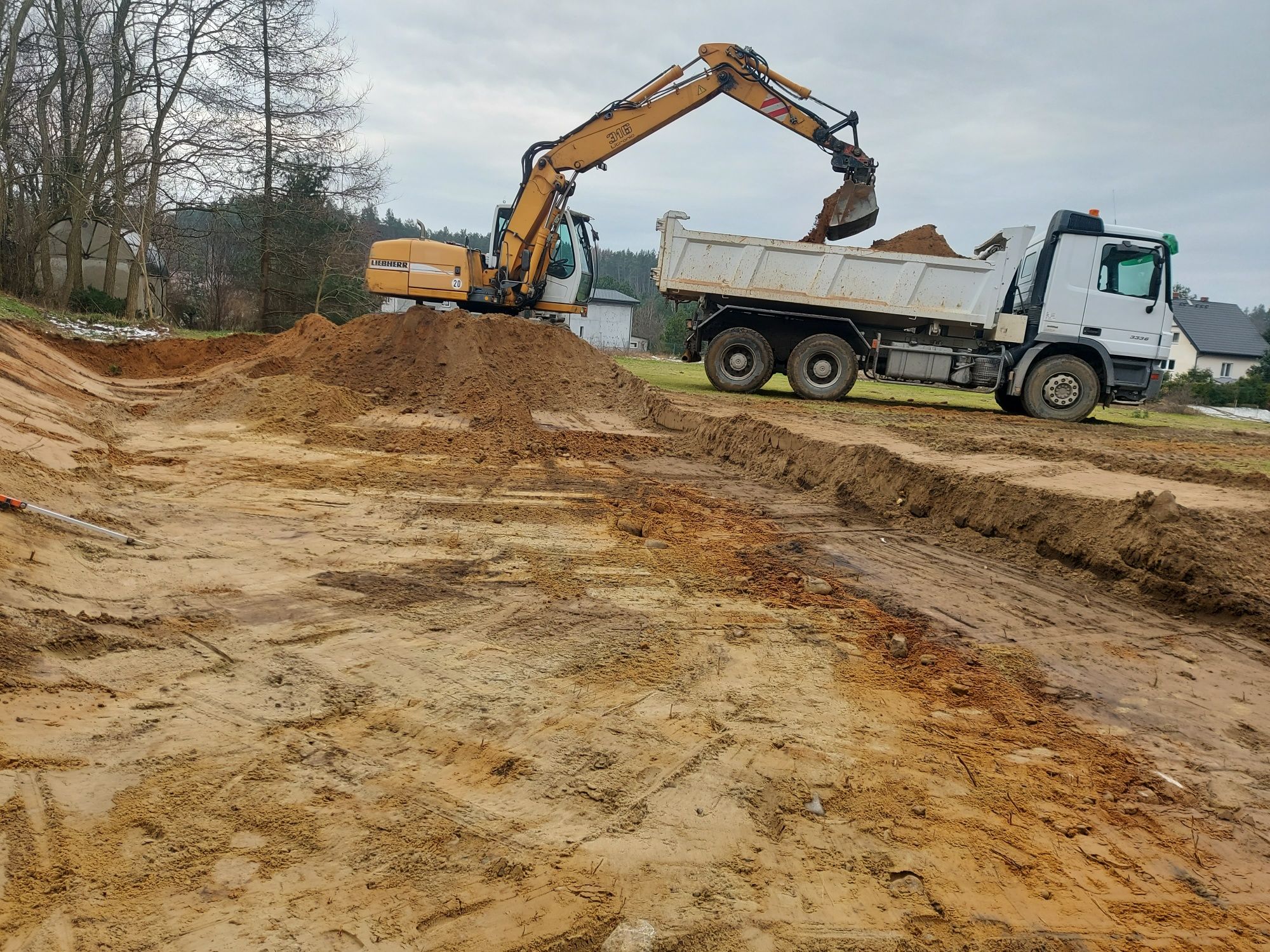 Czarnoziem gruz betonowy Żwir Piasek Zasypki Pospółka wykopy transport