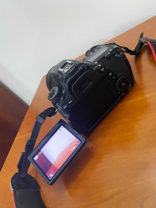 Canon 70D com lente bateria e carregador