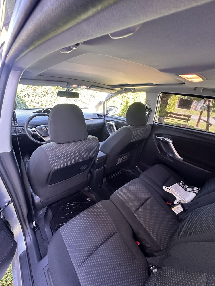 Toyota Verso 2.2d 2011r