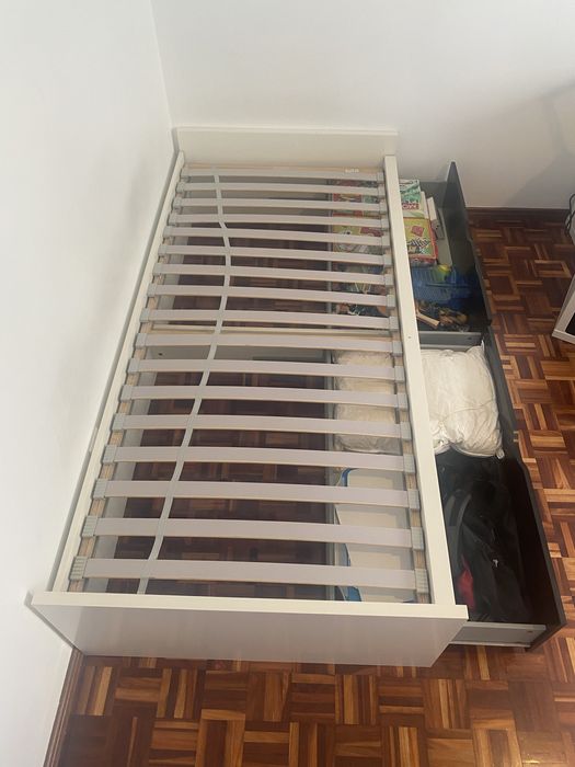 Cama de solteito IKEA com colchão