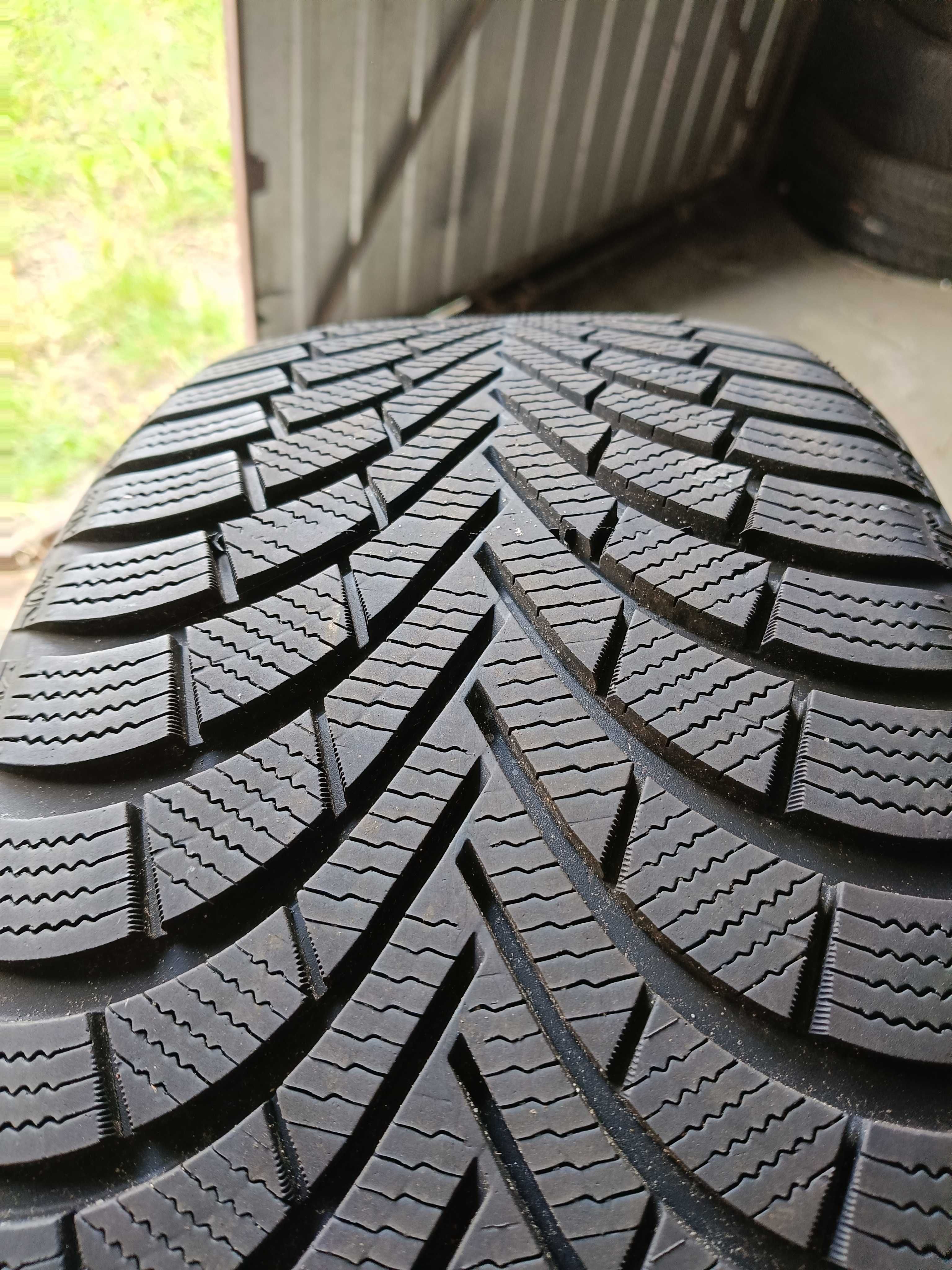 Komplet opon zimowych Maxxis Premitra Snow 235.45.18 JAK NOWE, OKAZJA