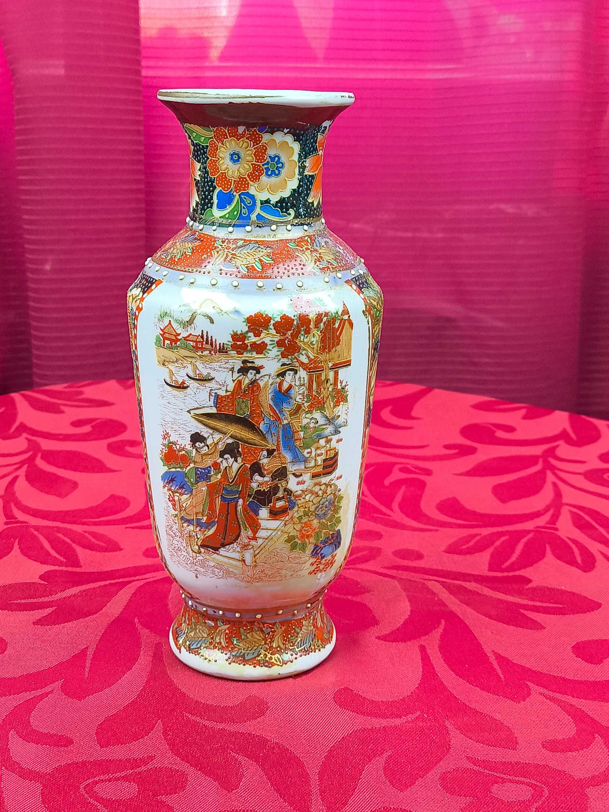 Chiński porcelanowy wazon
