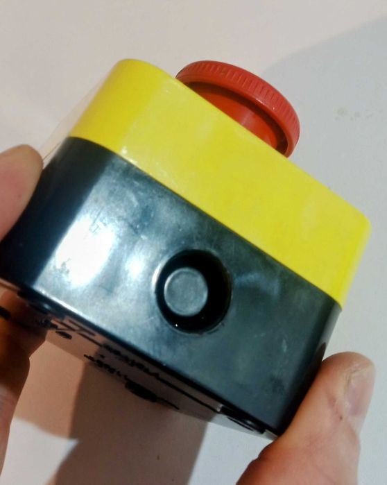 Wyp. garażowa! Wyłącznik awaryjny w obudowie Fi40 1NC PQ01R4N nowy