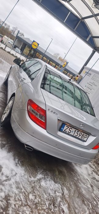 Piękny unikat awantgarde bardzo mały przebieg jak nowy  Mercedes C kla